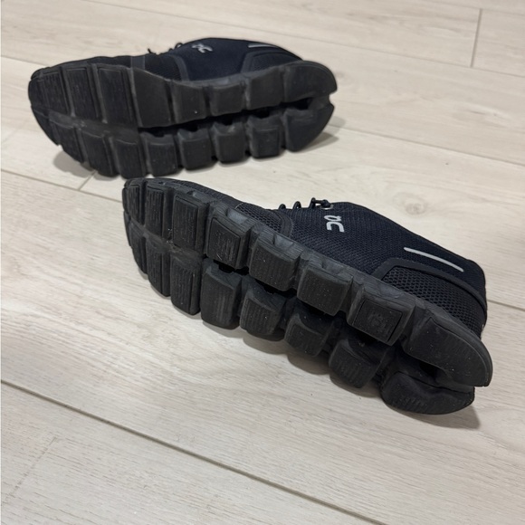 On Running Black Athletic Shoes - Picture 4 of 4